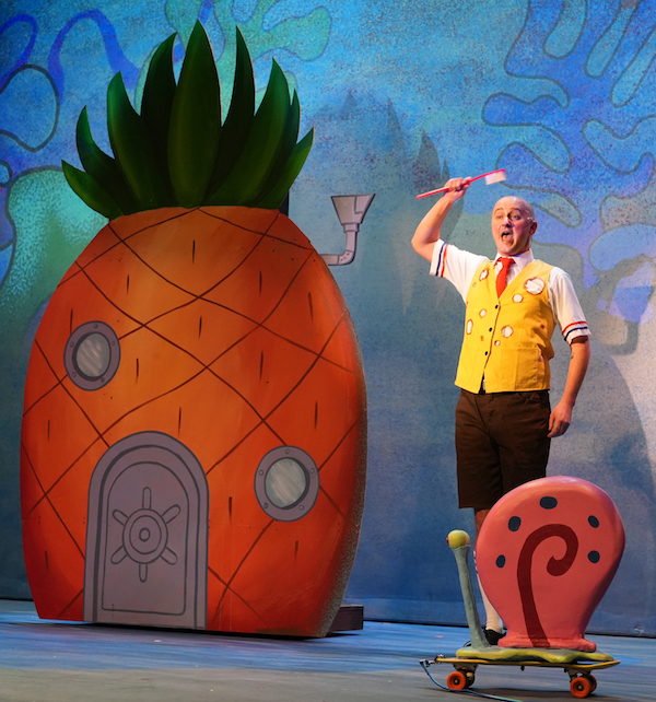 SpongeBob, played by Steven Kiss, with Gary the pet snail. (Photo by Lad Strayer)