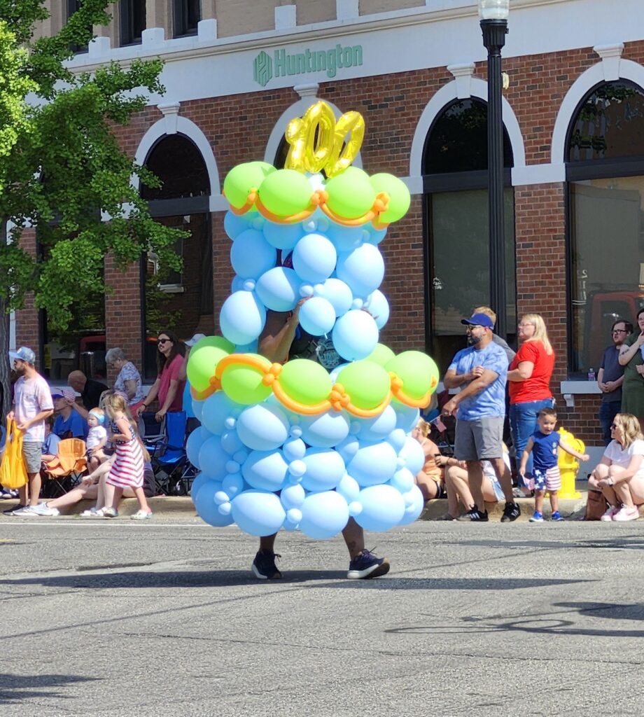 A bicentennial birthday cake, made from balloons by Colorful Events.