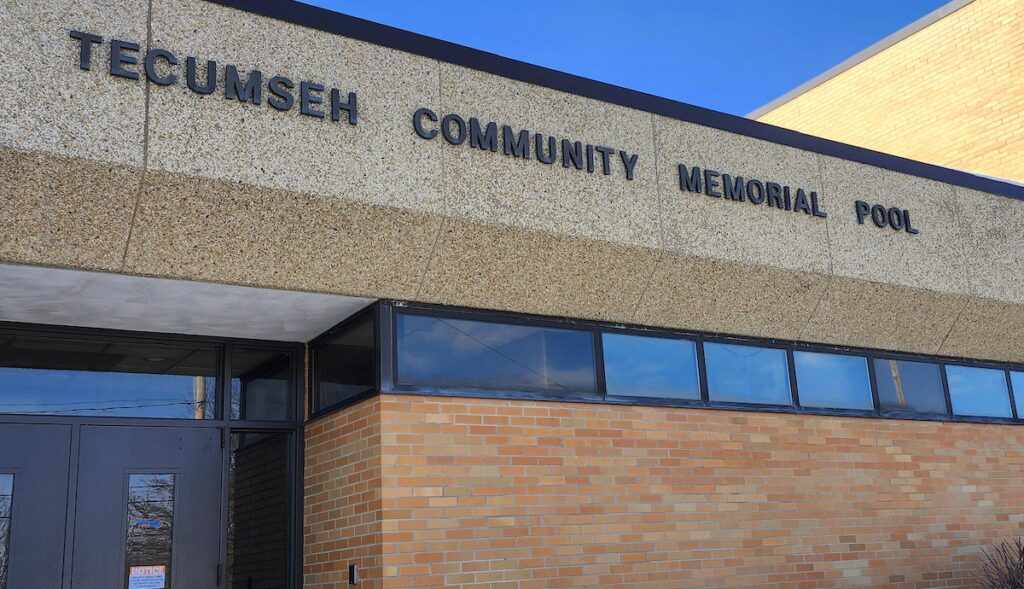 The Tecumseh school board has voted to demolish the community pool in the face of major structural problems.